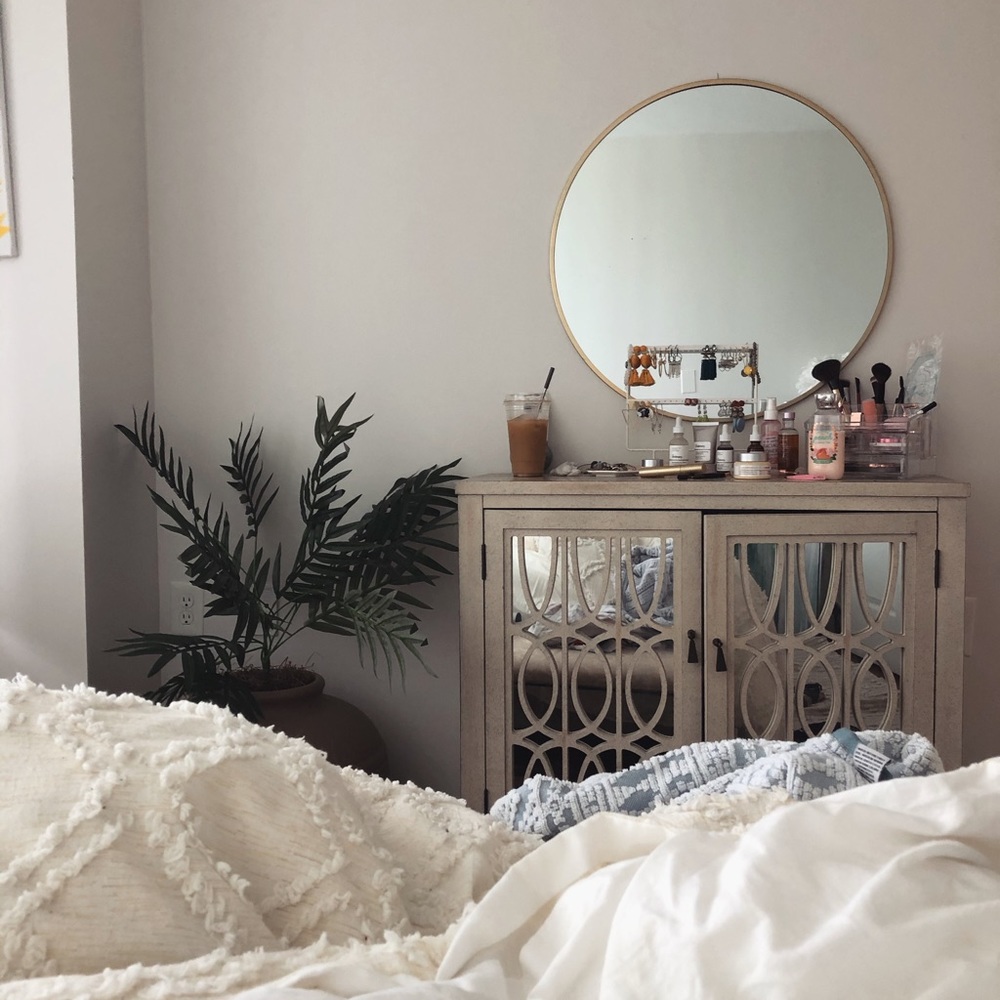 Gold circle mirror